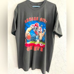 KANSAS CITY CHIEFS VINTAGE FADE STYLE BIG GRAPHIC FOOTBALL SHIRT SIZE XL NWOT